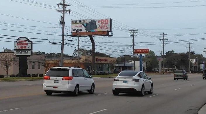 US HWY 17 N E/S 250 FT N/O 14TH AVE S Media