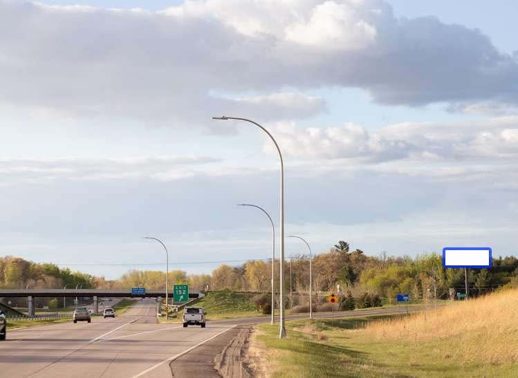 I-35 N/O County Road 10 N/S F/S Media