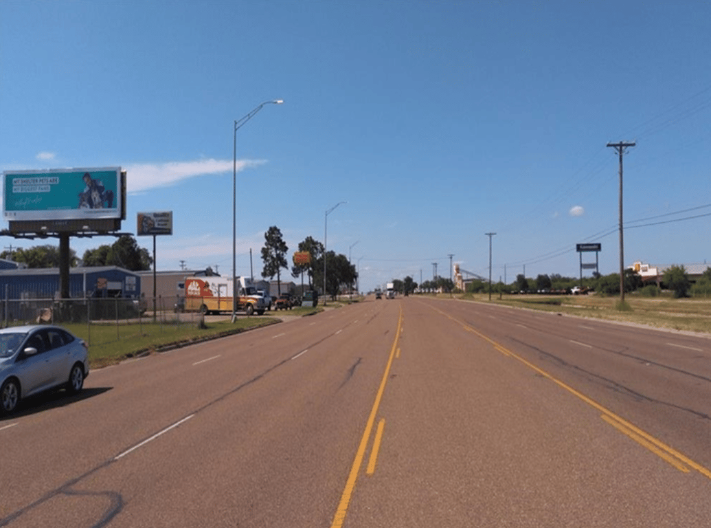 NAVARRO W/S .5 MI N/O BROADMOOR SF LHR