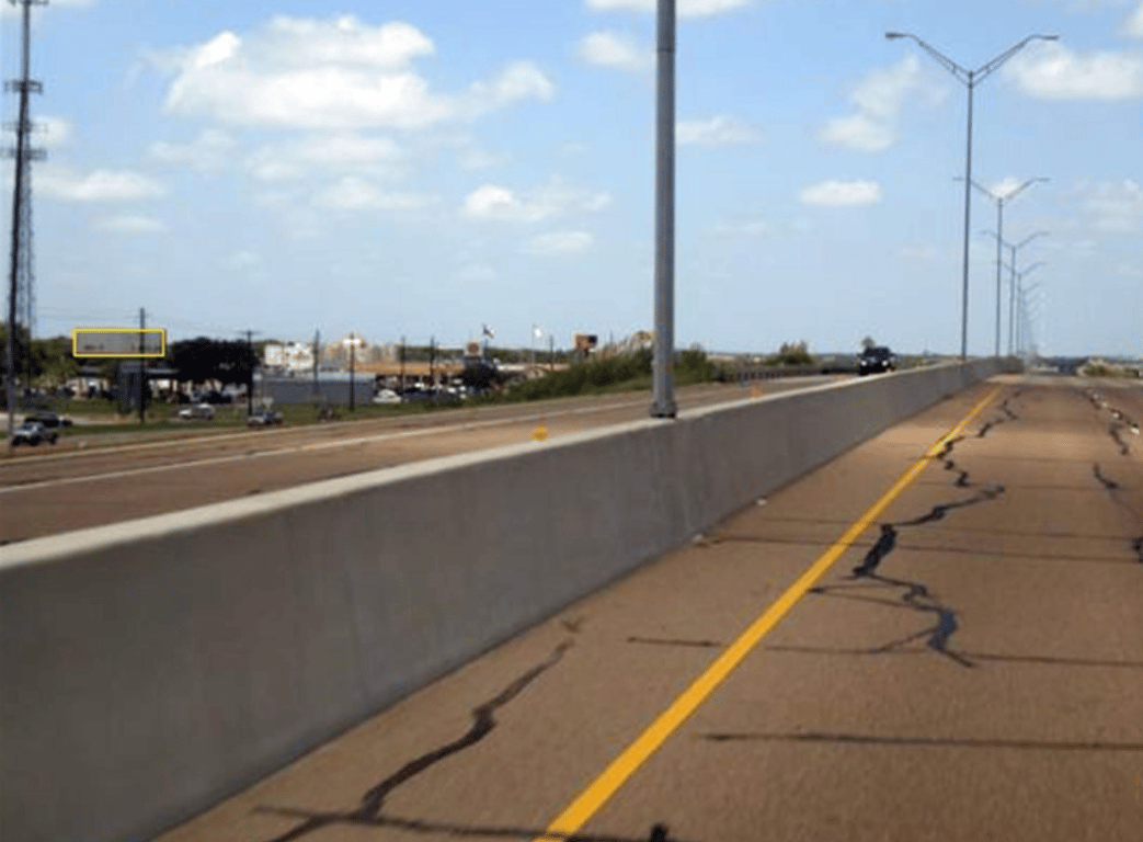 LOOP 463 S/S 700' E/O NAVARRO EF LHR