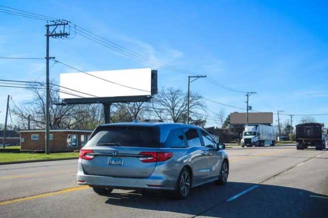 Location photo for E Lake St near Oakfield Shopping Center (Bartlett)