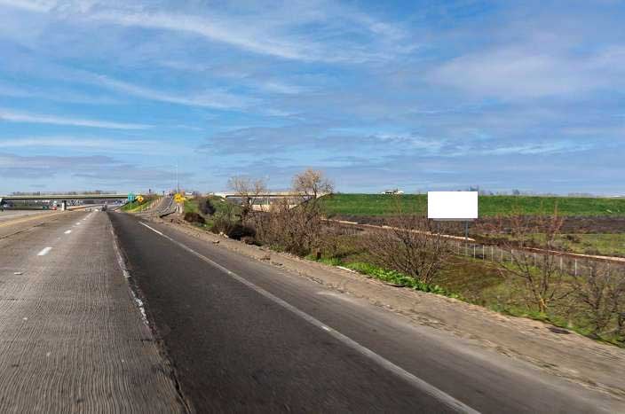 Hwy 99 500 ft N/O El Capitan E/S F/S Media