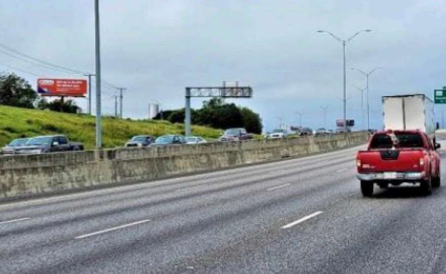 E/S I-35 N/O BUS 35 SCHMIDT AVE Media