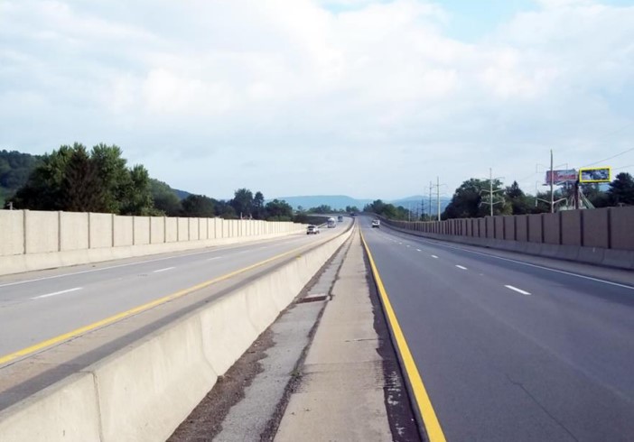 RT 15 N @ KNITTLE & FREY N/B #4 Media