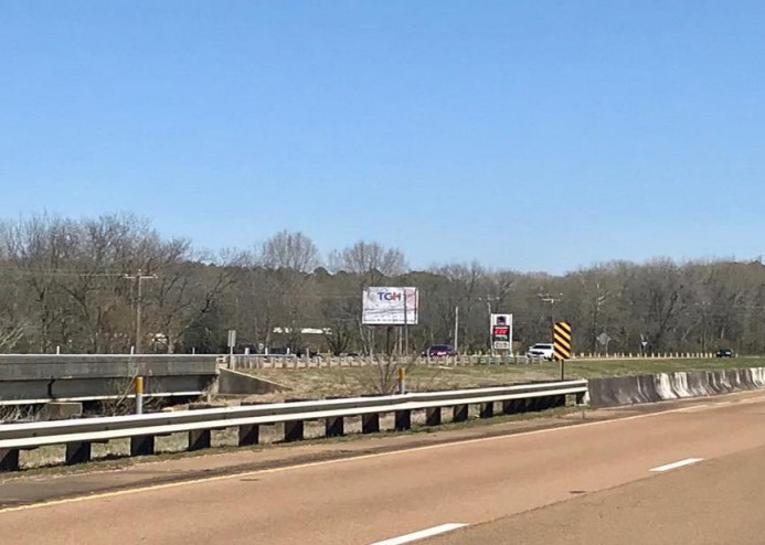 N/S HWY 6, 4.5 MI E/O I-55 W/F Media