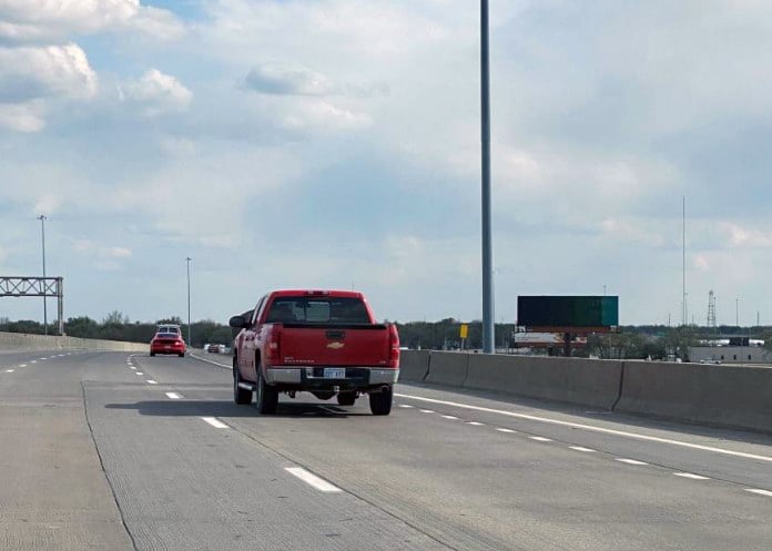 2811 N I-135 (MM 9.900) W/S 0.3mi S/O 29th St F/N Media