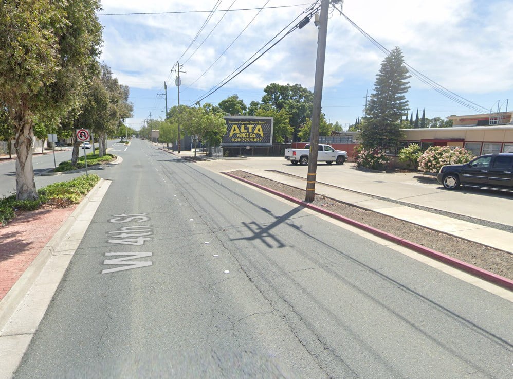 Location photo for 4th St SS 175ft W/O O St F/E - 1