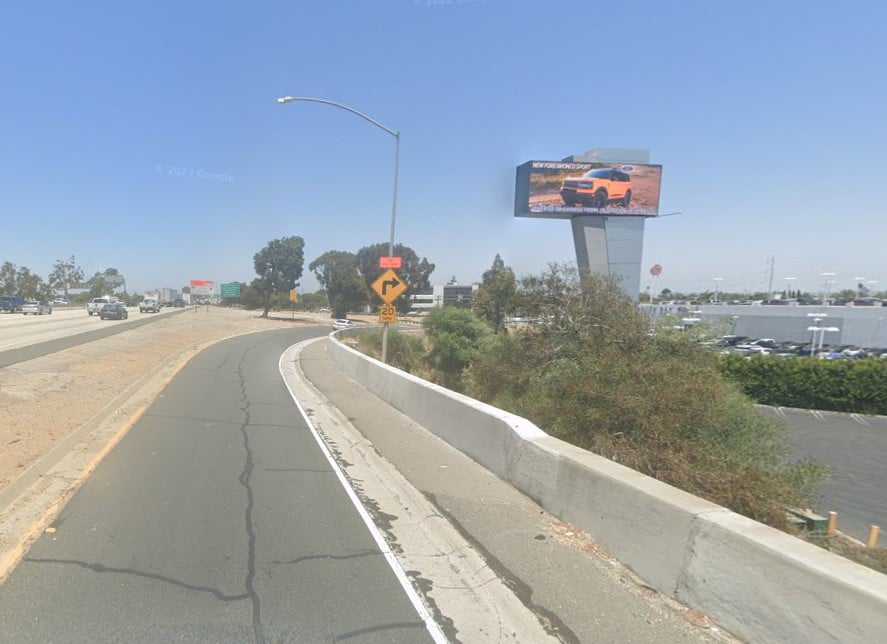 Location photo for Rosecrans Ave near Oceangate Commerce Center (Hawthorne)
