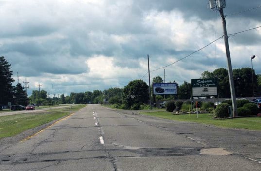 Cedar St N 528 ft N/O Circle Dr WS Media