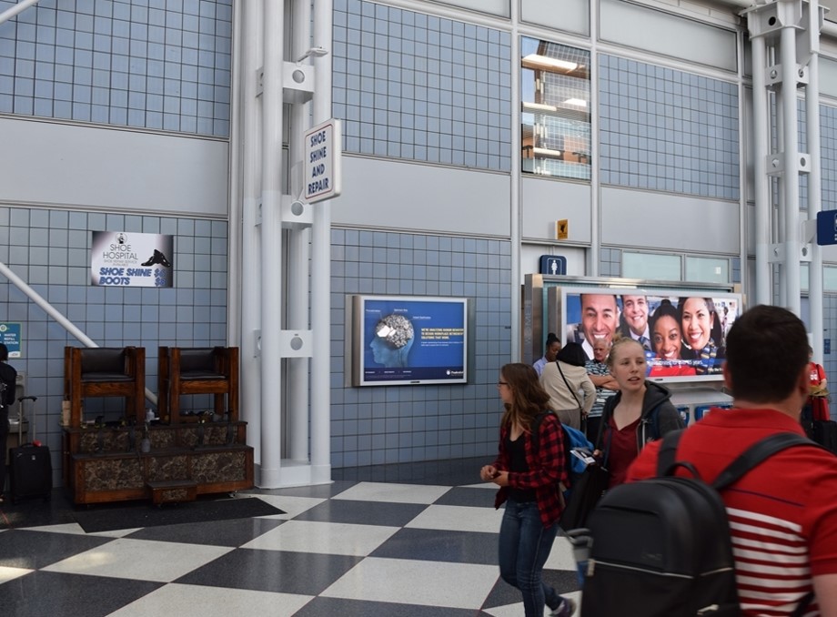 Lit Multi Graphic Diorama in Amf Ohare, IL