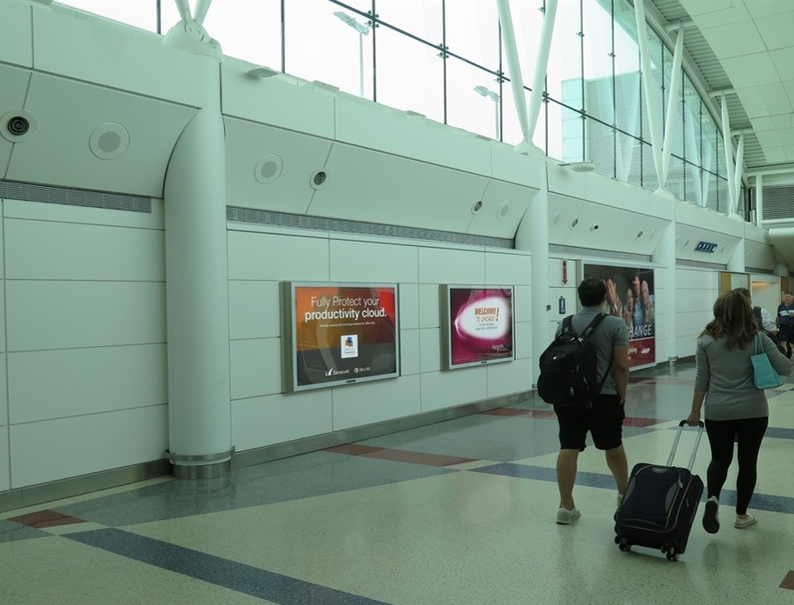 Lit Multi Graphic Diorama in Amf Ohare, IL