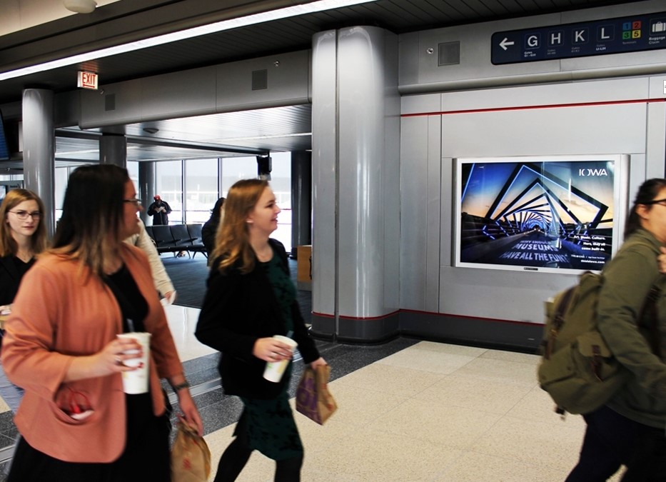 Lit Multi Graphic Diorama in Amf Ohare, IL