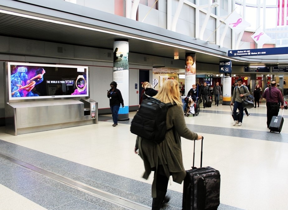 Lit Tension Fabric Display in Amf Ohare, IL