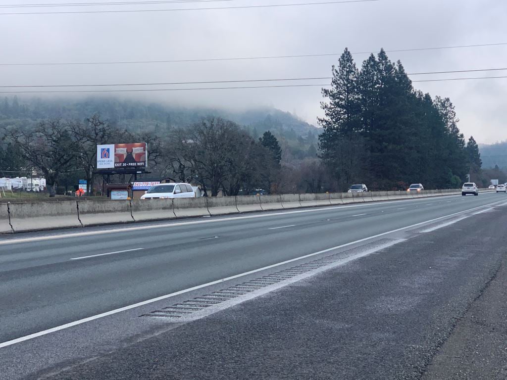 E/L I-5 .74 MI S/O EXIT 55 GRANTS PASS N F/N Media