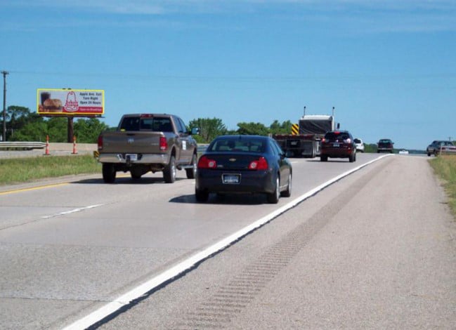 W/S US-31 @ LAKETON AVE F/S Media