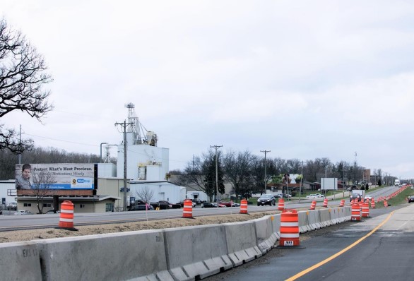 1301 US 51 0.3 mi S/O Cottage Grove Rd ES Media