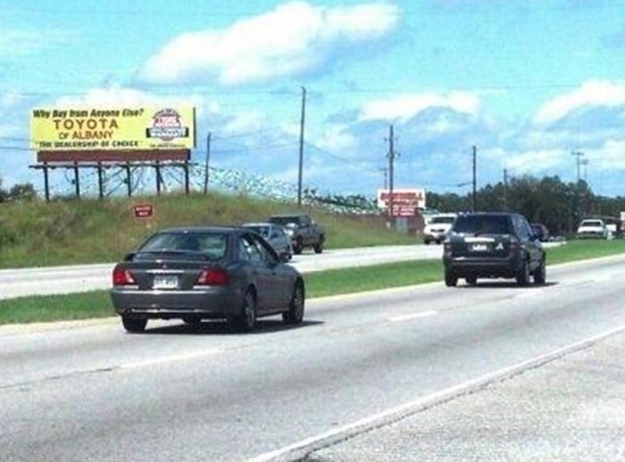 US 82 Business 352 ft W/O Sands Dr SS F/E Media