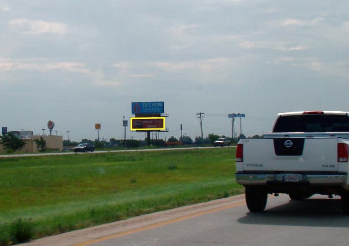 I-40 .3 MI W/O COUNTRY CLUB, NS/WL (ELRENO) Media