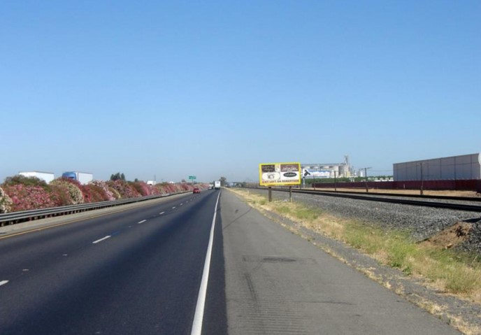 EL HWY 99 .9 MI. N/O AVE. 17 Media