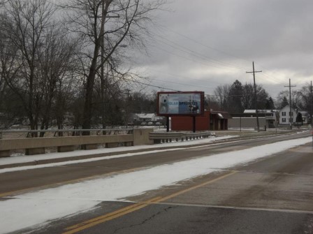 Grand River Ave W 0.5 mi W/O Fowlerville Rd NS Media