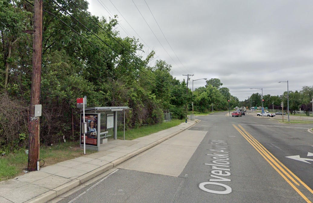 Location photo for OVERLOOK AVE & LABORATORY RD nb (Washington)