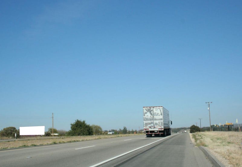 Hwy 101 4 mi N/O Paso Robles W/S F/S Media