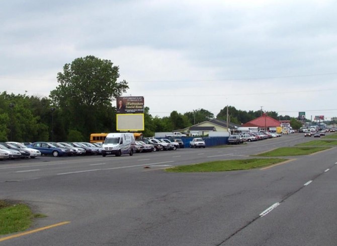 Location photo for NW Broad St near Roselawn Funeral Home & Memorial Gardens (Murfreesboro)