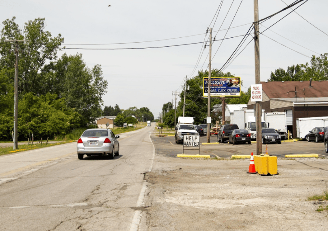 Lowell St NL .5mi E/O Murray Ridge Rd E/F Media