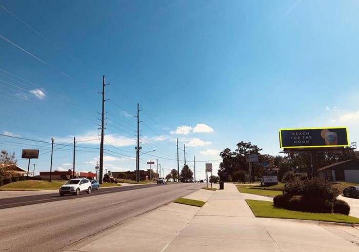 308 S Walton W/S, Bentonville, AR (1F-F84N1) Media