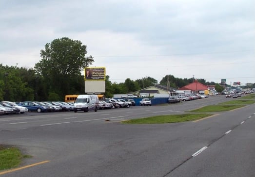 Location photo for NW Broad St near Roselawn Funeral Home & Memorial Gardens (Murfreesboro)