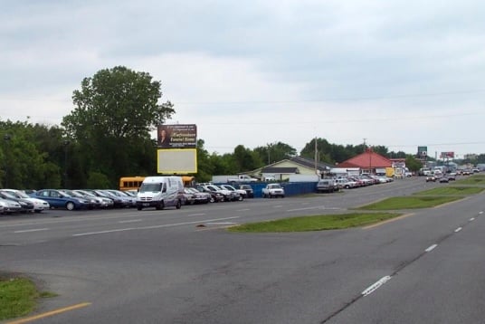 Location photo for NW Broad St near Roselawn Funeral Home & Memorial Gardens (Murfreesboro)