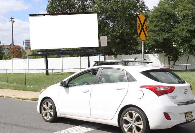 N/S E. 2Nd St E/O Monmouth St Lakewood F/E Media