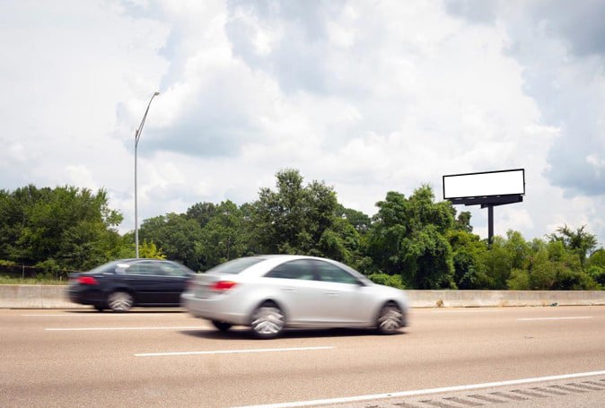 N/L I-240 2500 ft e/o AIRWAYS F/W Media