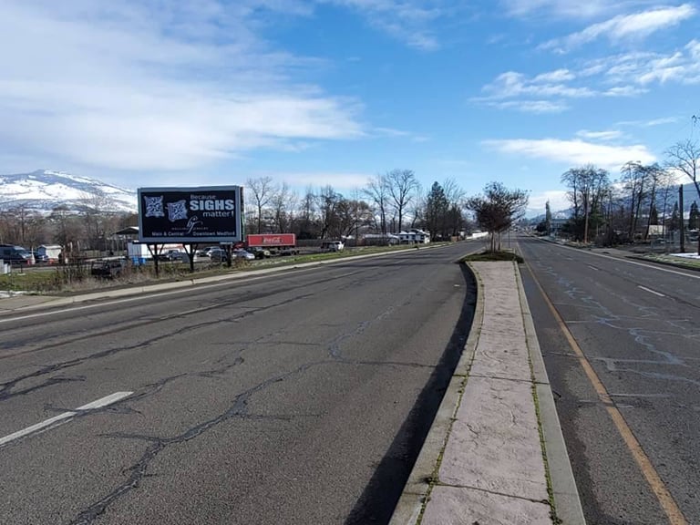 E/L HWY 99 320 FT S/O W VALLEY VIEW RD N F/N Media