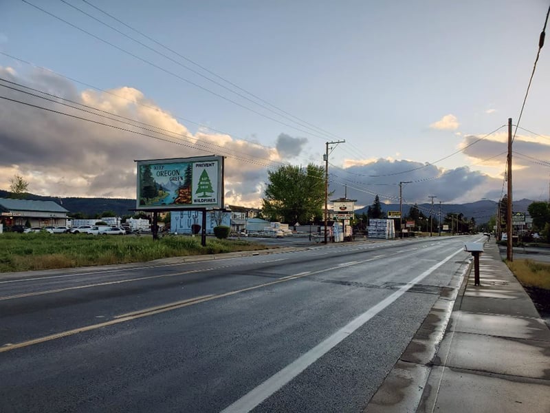 S/L W MAIN ST 130 FT W/O CLOVER LANE E F/E Media