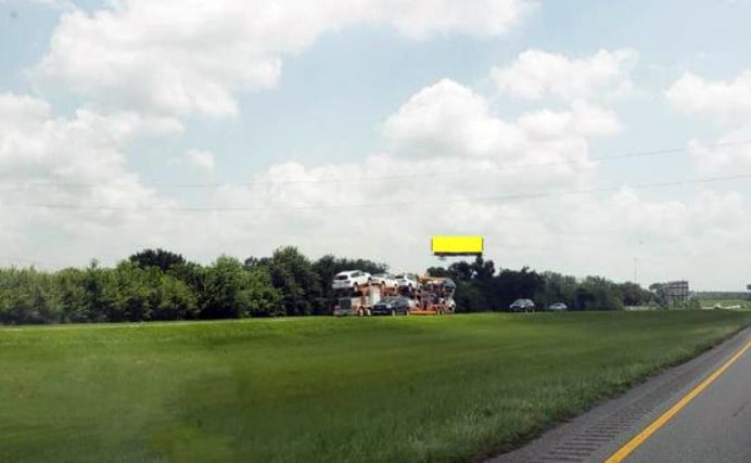 S/S of IH-10, 2900 feet E/o Fabacher Rd. Overpass, E/F Media