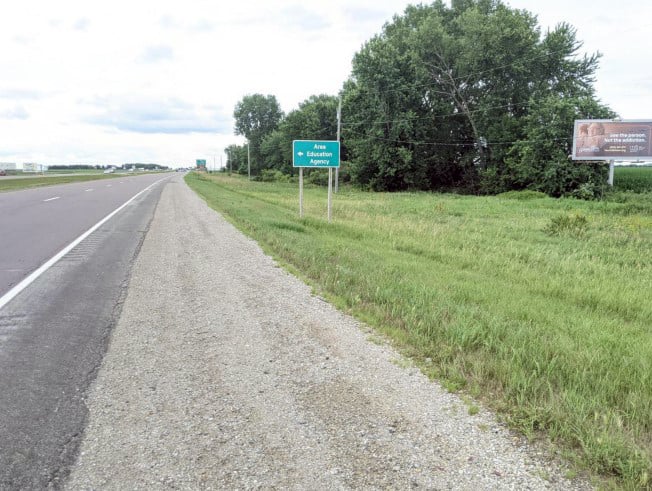 SR 122 0.9 mi E/O I-35 SS F/W Media
