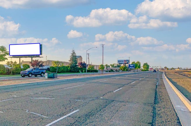 Clovis 1000 ft S/O Mckinley W/S F/S Media