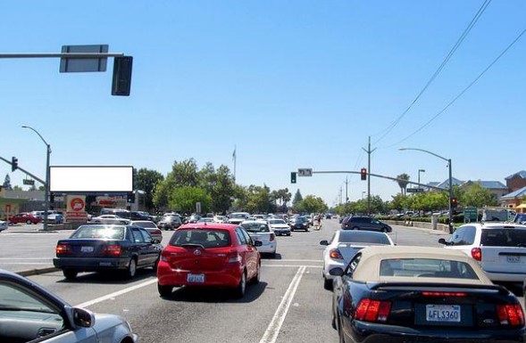 Location photo for Howe Ave near Arden Way & Howe Ave (EB) (Sacramento)
