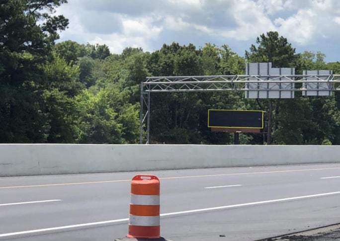 I-65 E/S .4 MILE S/O HWY 109 EXIT 121 F/N Media