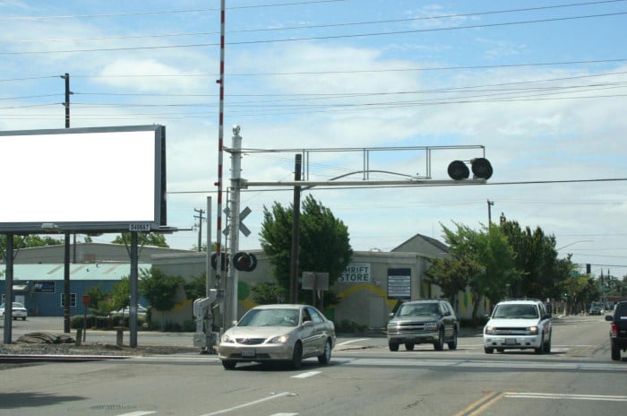 Location photo for 8th St near Modesto Bus Stop, Downtown Modesto (Modesto)