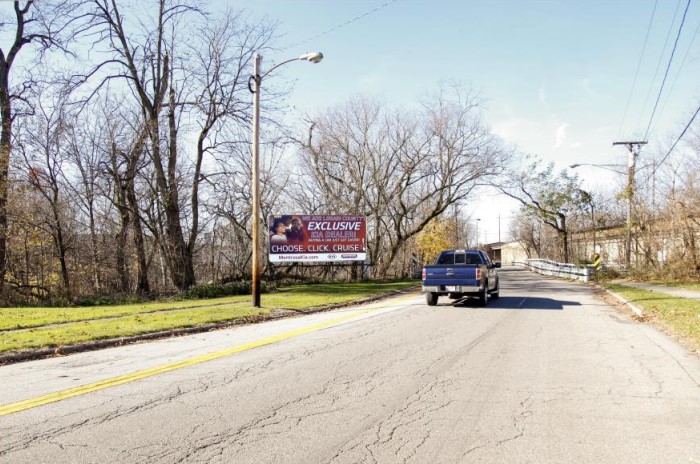 West Bridge St SL 460ft E/O West River Rd E/F Media