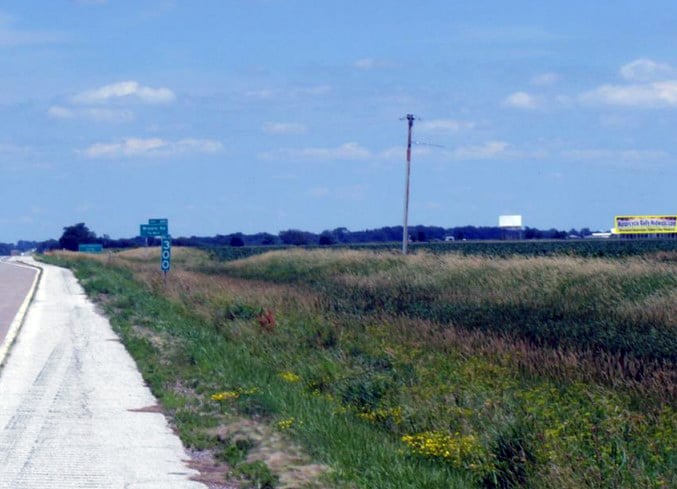 I-80 1.1 MI W/O MIDDLE RD S/S BETTENDORF, IA F/W Media