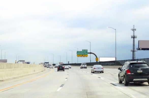 Location photo for N Delaware Ave near Girard Av & Berks St, North Philadelphia (Philadelphia)