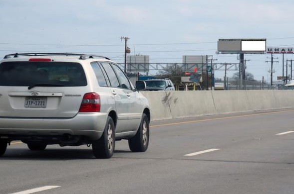 Location photo for W US Hwy 90 near Gunsmoke Between Landing & Skolou, Lackland Terrace (San Antonio)