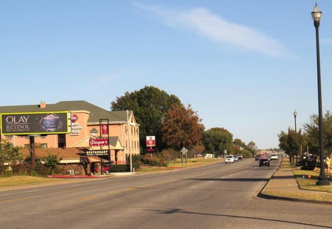 Location photo for SE Walton Blvd near Central Garden (Bentonville)