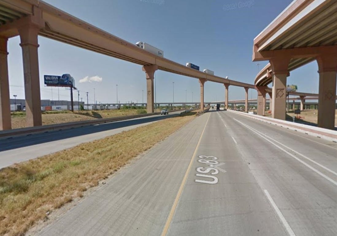 I-35 @ 10013 IH 35 NORTH Media