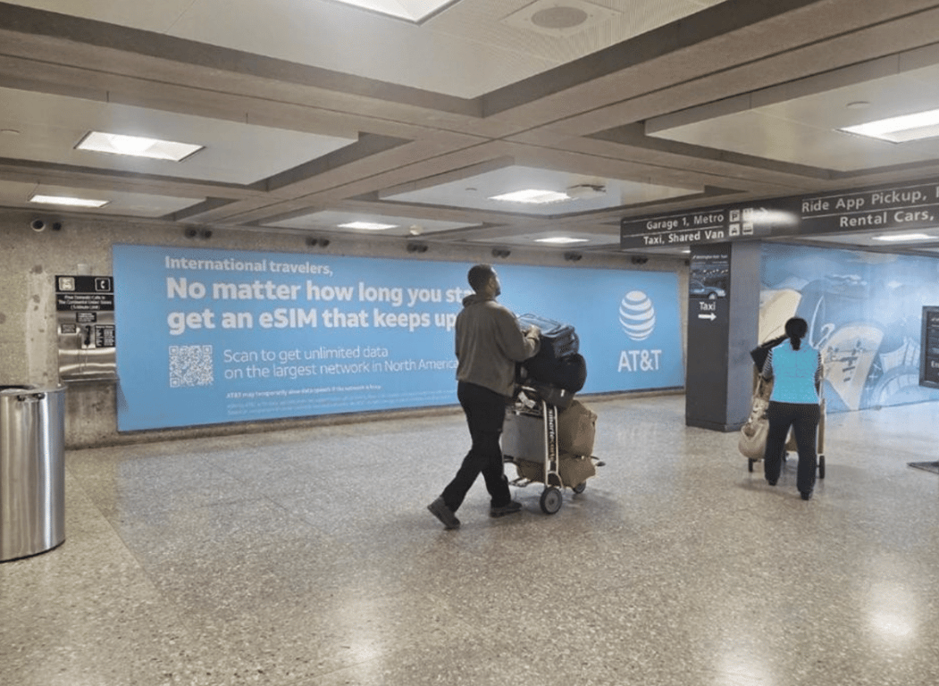 Static at Departures, Washington Dulles International Airport