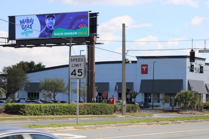 Location photo for W Sand Lake Rd near Hookah Outlet (Pine Castle)