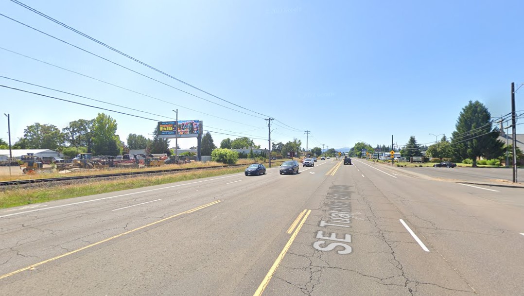 SH 8 S/S, 0.25 mi W/O SE Brookwood Ave, F/E Media